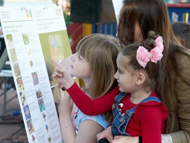 Проект благоустройства детской площадки обсудили в детском городке «Сказочный»