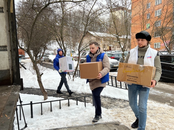 Красногорские партийцы приняли участие в акции «Книги – Донбассу»