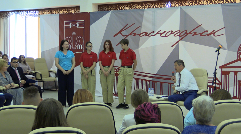 Проект первого уличного театра в Красногорске представлен на встрече Радия Хабирова с молодежными активистами