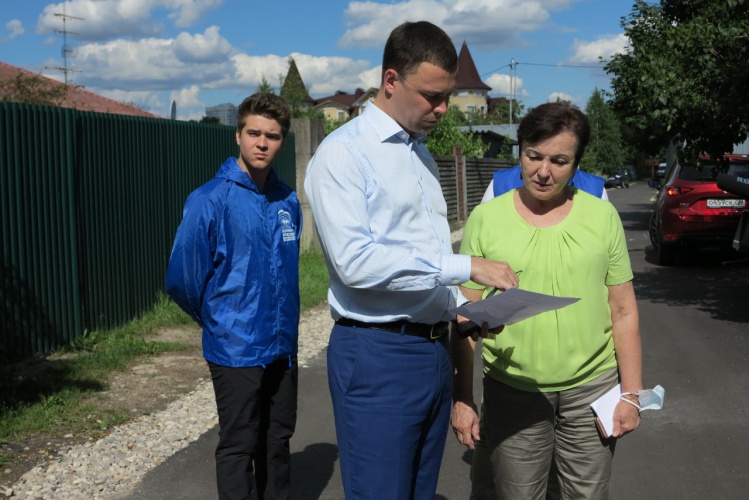 Ход дорожного ремонта в Гольево проверила депутат Мособлдумы