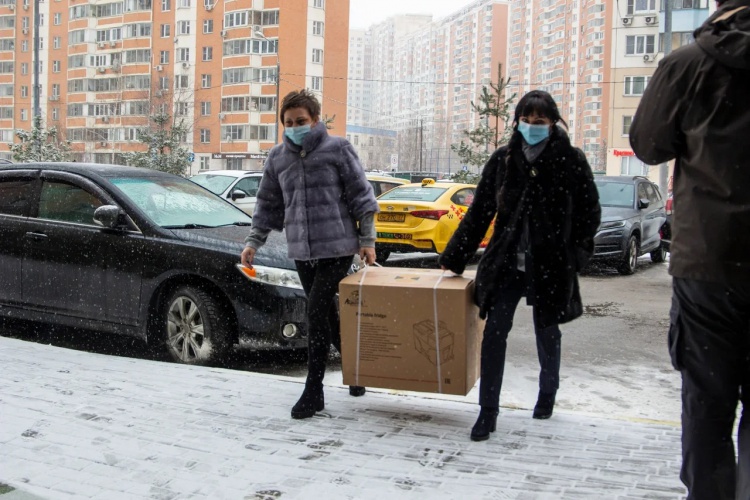 Три переносных холодильника передали в больницы Красногорска