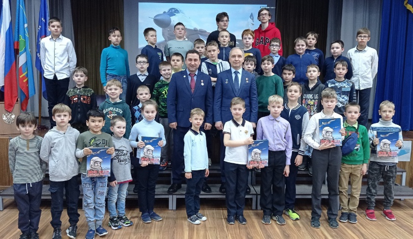 Красногорские школьники встретились с Героем России Маратом Алыковым