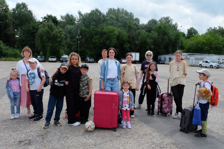 Красногорских школьников встретили из детского лагеря «Литвиново»