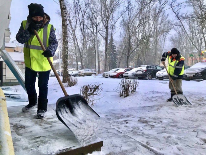 Более 7 тыс. дворников задействованы в уборке снега в Подмосковье