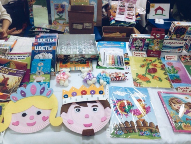 Выставка конкурса детского творчества «Умелые ручки» состоялась 21 мая в фойе малого зала ДК «Подмосковье»