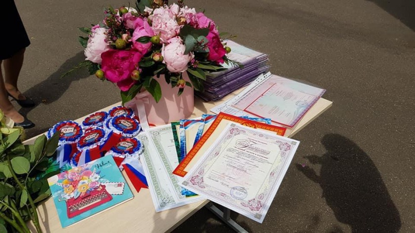 373 красногорских выпускника получили аттестаты с отличием