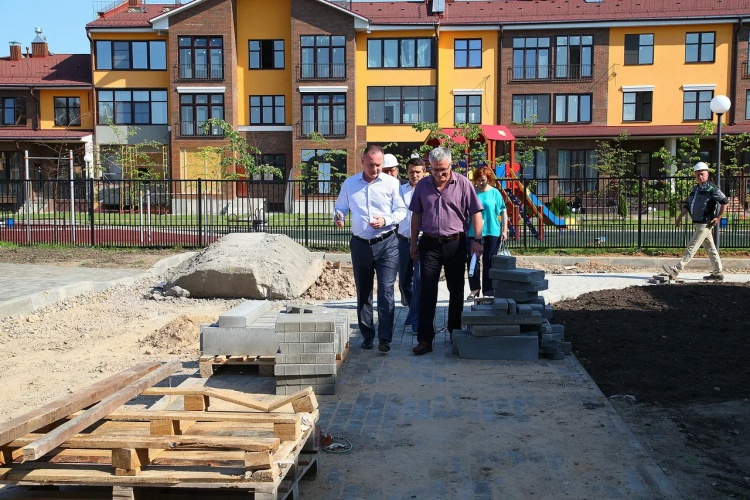 Алексей Спасский посетил стройплощадку детского сада в Ангелово