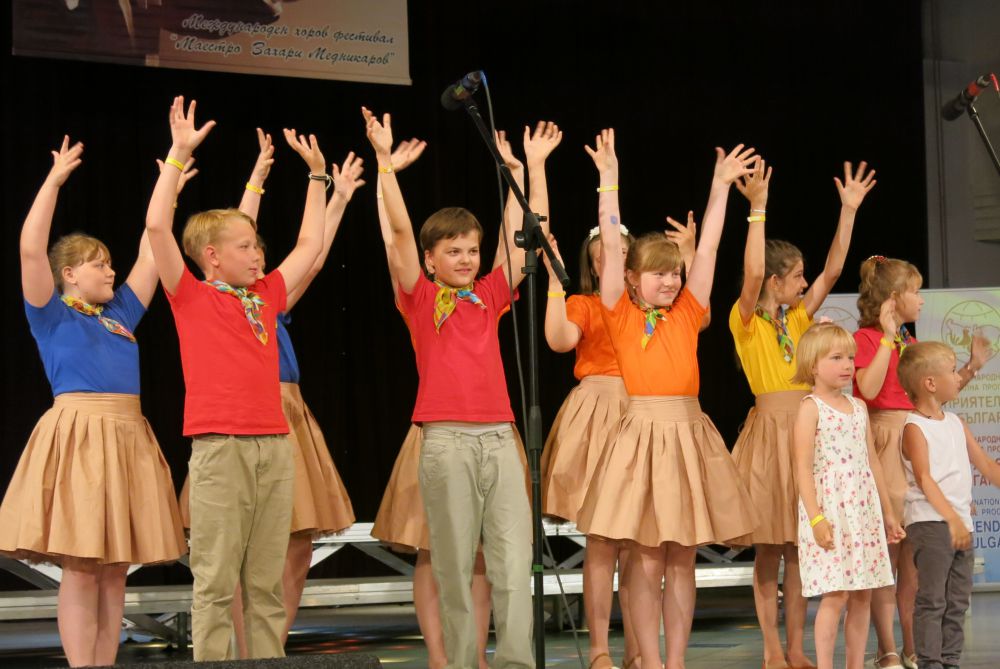 Школьники из Нахабино покорили жюри международного хорового фестиваля в Болгарии