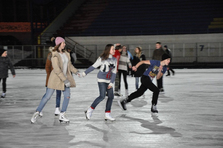 На стадионе "Зоркий" открывается сезон массового катания на льду