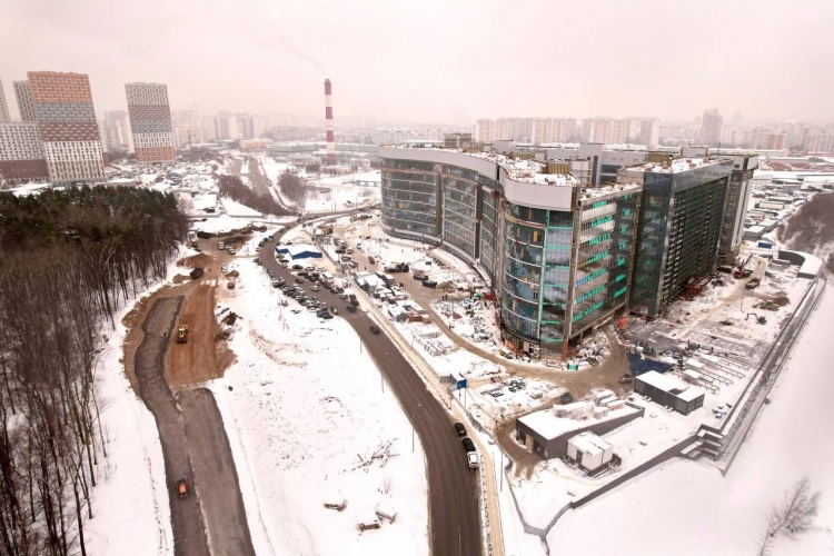 Подъездную дорогу к новой детской областной больнице строят в Красногорске