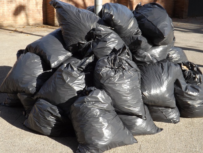 В городском округе Красногорск продолжается работа по заключению договоров на вывоз мусора из частного сектора