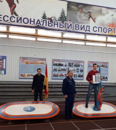 Пожарный из Красногорска занял второе место в соревнованиях по гиревому спорту