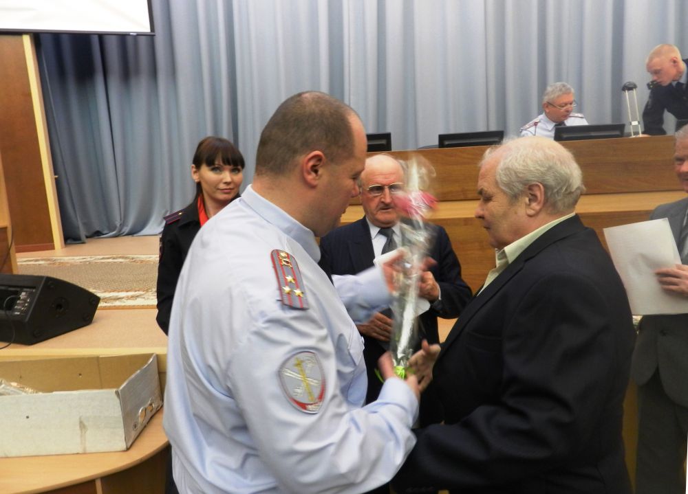 Красногорские полицейские поздравили ветеранов с их профессиональным праздником