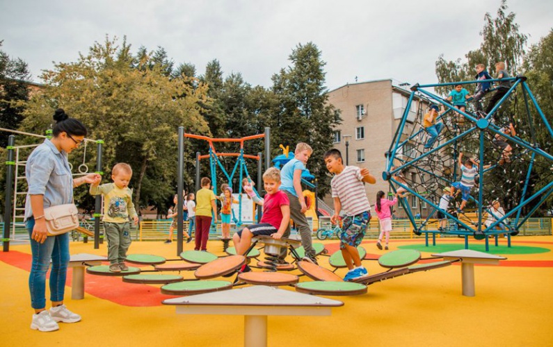 48 новых «Губернаторских» детских площадок установили в Подмосковье