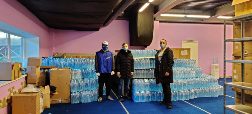 Почти 14 тысяч бутылок питьевой воды передали партийцы в ковидные центры Красногорска