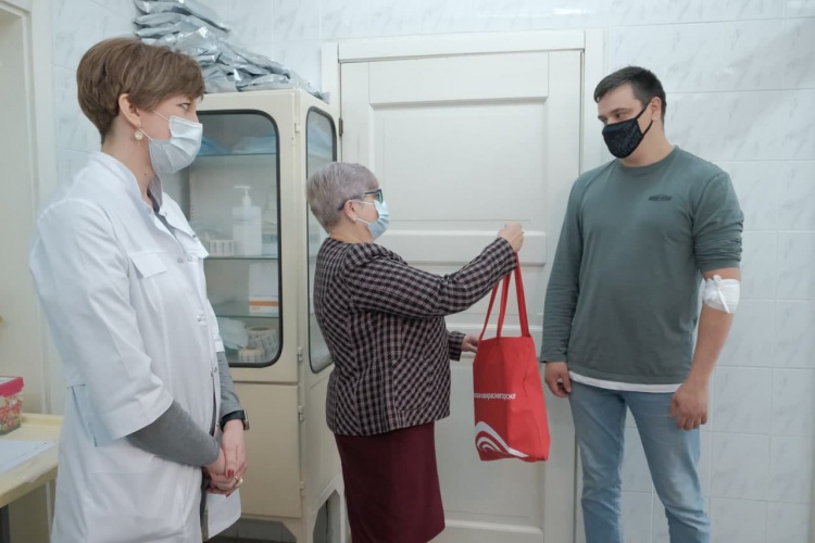 В Красногорске тысячному донору крови вручили презент