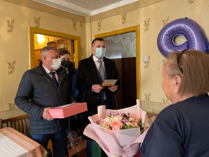 Роман Володин поздравил ветерана в Красногорске