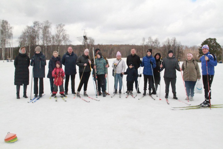 В Красногорске прошёл мастер-класс по лыжным гонкам для детей с ОВЗ