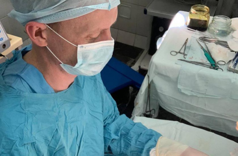 Красногорские врачи реплантировали пациенту оторванный кольцом палец