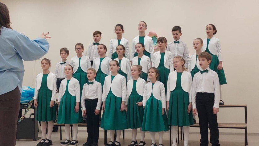 В хоровом отделении «Мозаика» Детской музыкальной хоровой школы «Алые паруса» состоялся концерт «Всё начинается с мамы»