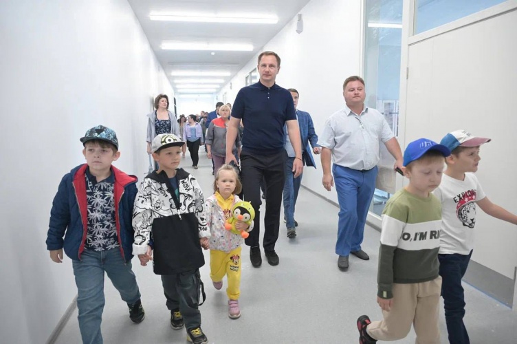 Дмитрий Волков проинспектировал готовность школы в ЖК «Митино парк»