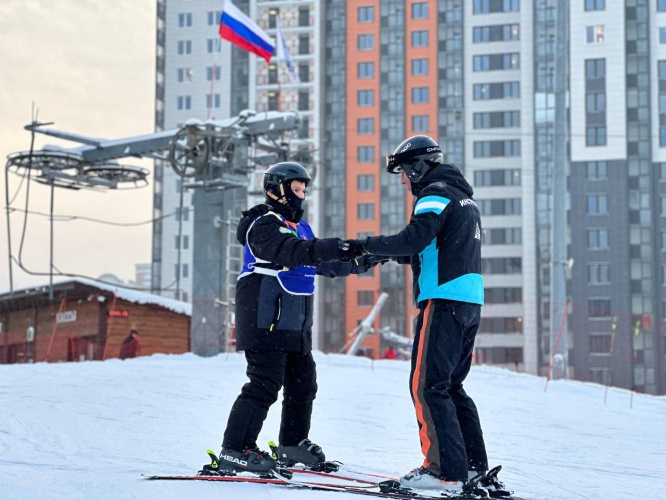 В Красногорске для детей с ОВЗ действует программа реабилитации на горных лыжах