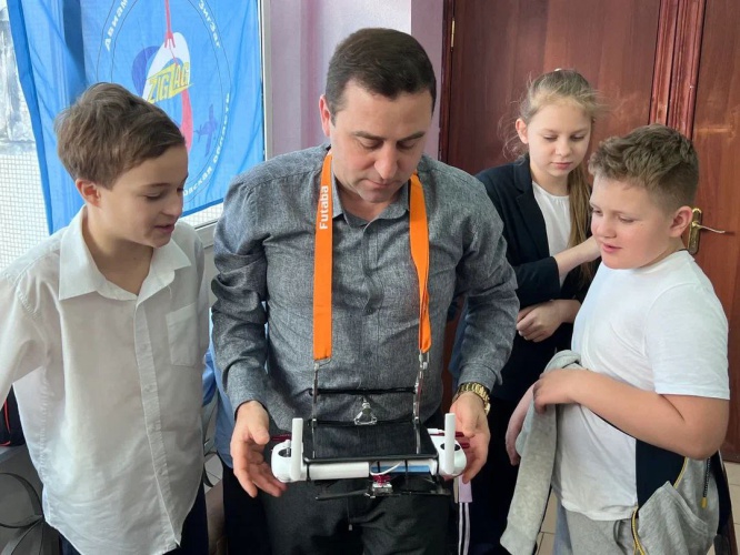 В Нахабинской школе №3 прошла выставка, приуроченная к международному Дню детских изобретений