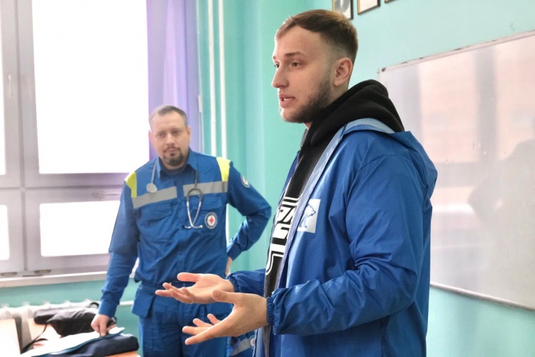 Молодогвардейцы организовали мастер-класс по оказанию первой медицинской помощи в Красногорском экономико-правовом техникуме