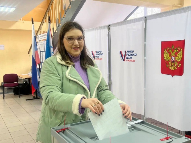 Супруга военнослужащего СВО проголосовала на выборах Президента РФ 