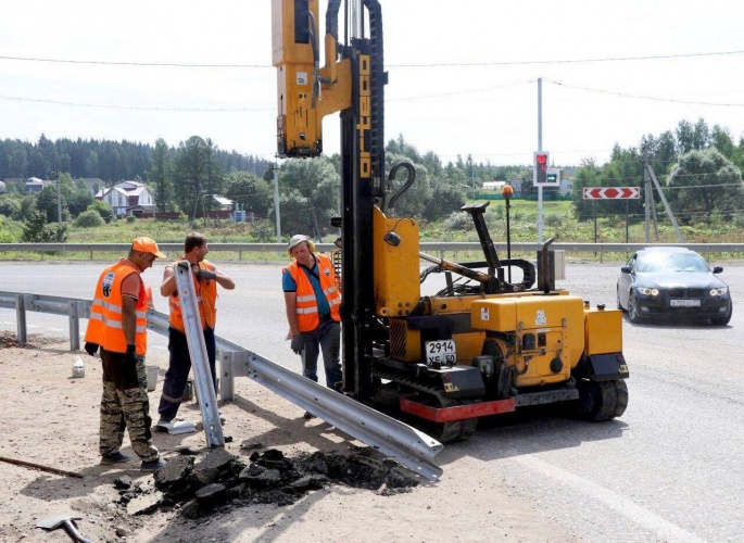 На Волоколамском шоссе в Красногорске появились металлические барьерные ограждения, призванные повысить безопасность движения