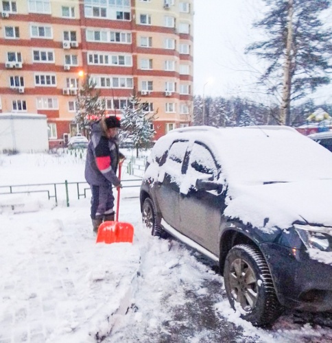 Коммунальные и дорожные службы городского округа Красногорск продолжают уборку снега 