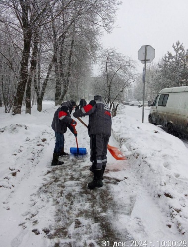 Красногорские службы ведут оперативную уборку снега