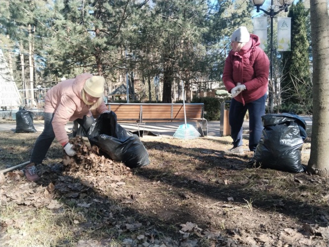 В детском городке «Сказочный» и ЭкоПарке «Губайловский» наводят порядок