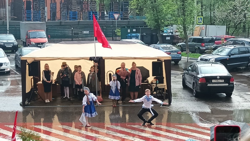 Мероприятие, приуроченное ко Дню Победы, прошло у дома № 18А на улице Народного Ополчения в Красногорске