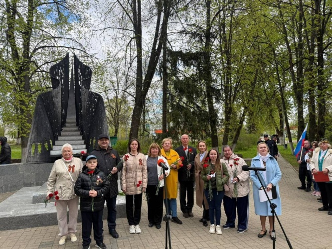 В Красногорске прошел митинг возле памятника Герою Советского Союза младшему сержанту А. В. Асманову