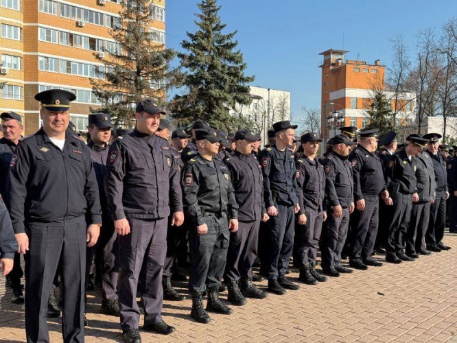 В Красногорске прошел строевой смотр сотрудников полиции