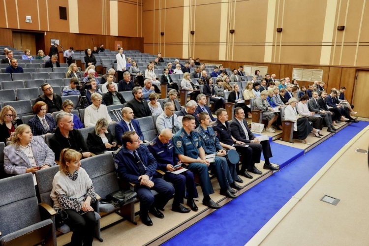 Дмитрий Волков провел оперативное совещание