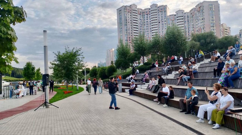 «Летний вечер у реки»: встреча с искусством под открытым небом