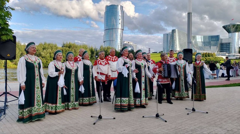 На Живописной набережной в Павшинской пойме проходит мероприятие «Летний вечер у реки»