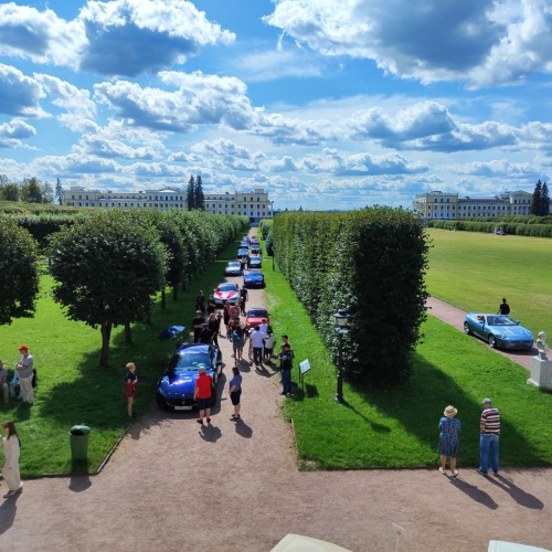 В музее-заповеднике «Архангельское» прошла масштабная выставка раритетных автомобилей