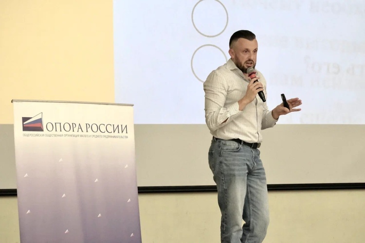 Стратегическая бизнес-игра по искусственному интеллекту собрала в Красногорске  десятки предпринимателей