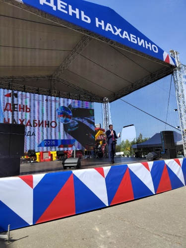 На площади у торгового центра «Арбуз» проходит праздничное мероприятие День Нахабино - 543 года