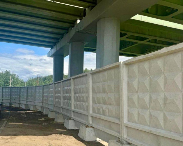  В Подмосковье с начала года на железной дороге оборудовали более 1,5 тыс. метров ограждений, из них порядка 725 метров — железобетонные