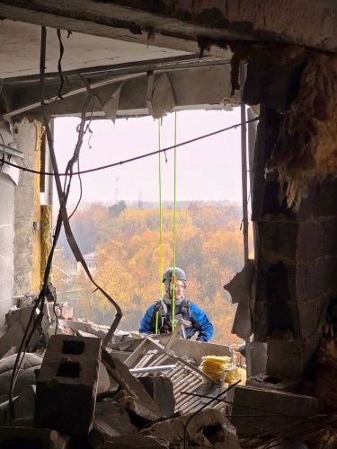 В жилом доме на бульваре Космонавтов, 1 началось восстановление после падения беспилотника