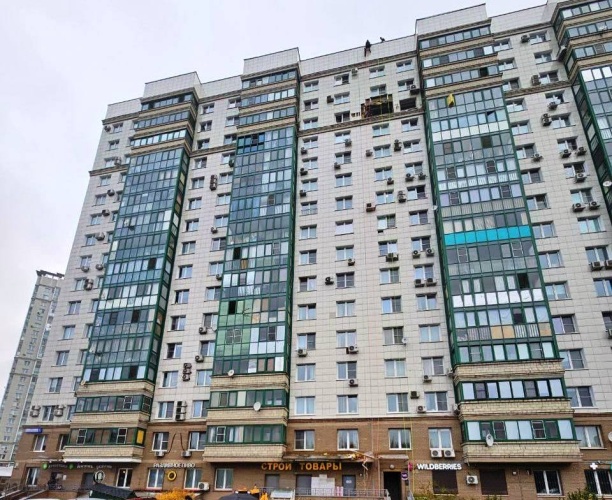 В жилом доме на бульваре Космонавтов, 1 началось восстановление после падения беспилотника