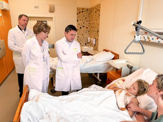 Дмитрий Волков навестил Глеба, который получил травмы в результате взрыва