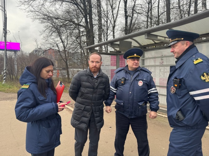 На Пятницком шоссе проверили работу общественного транспорта в утренние часы пик