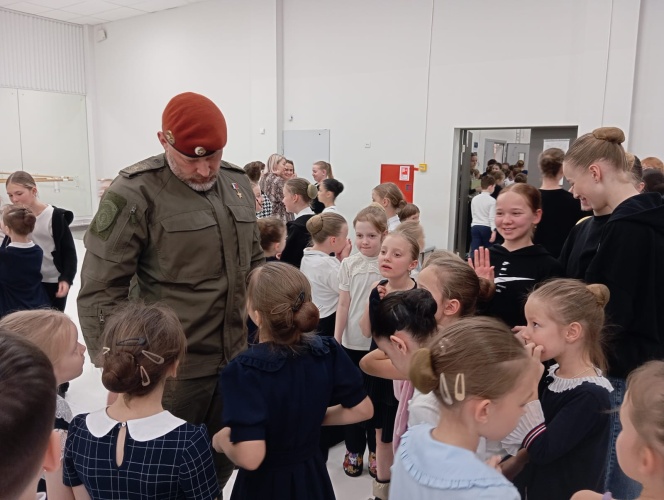 Встреча с Героем России Александром Белоглазовым состоялась в детской хореографической школе «Вдохновение»