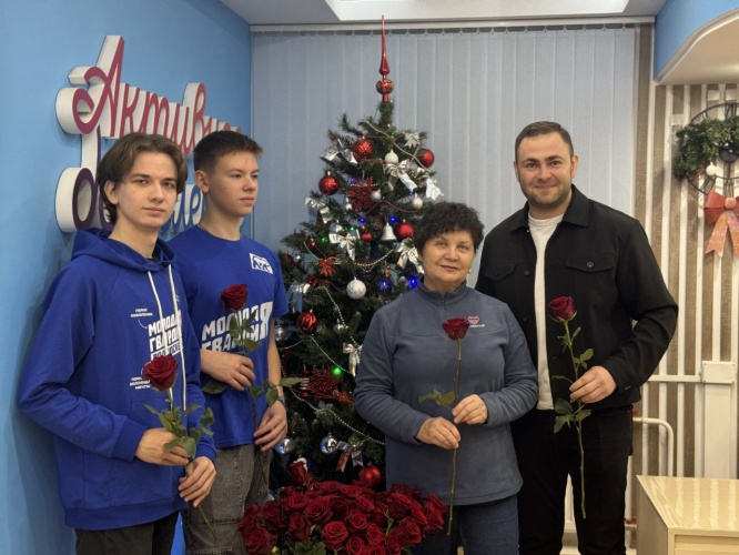 Ко Дню матери «Единая Россия» подготовила сюрприз для участниц клуба «Активное долголетие»