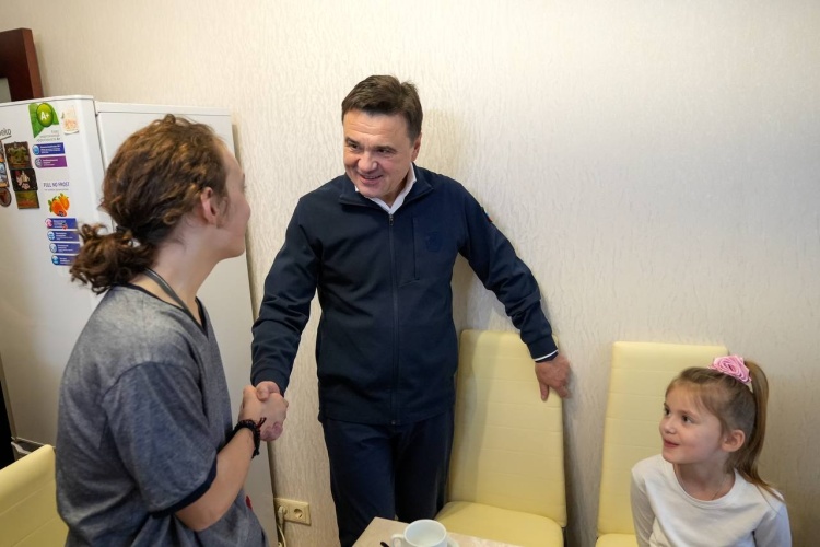 Губернатор Московской области посетил красногоркую семью Назыровых